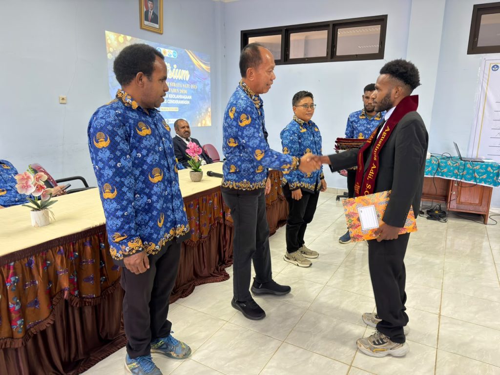 Kukuhkan 23 Lulusan Baru, Fakultas Ilmu Keolahragaan Uncen Sukses Gelar Yudisium Periode III