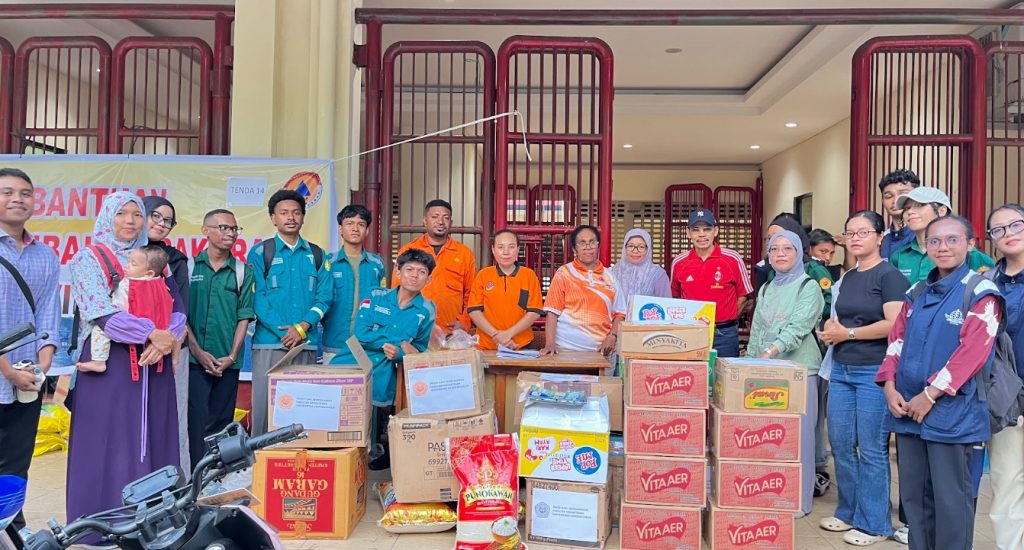 SATU GERAKAN, SATU KEPEDULIAN: IMSA DAN HMJ KEPERAWATAN FK UNCEN SALURKAN BANTUAN BAGI KORBAN KEBAKARAN DI DOK V KOTA JAYAPURA