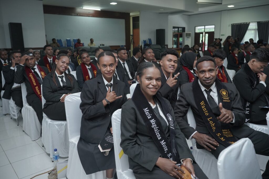 Yudisium Periode IV FEB Uncen 2026 Luluskan 161 Mahasiswa, Dekan Tekankan Integritas dan Kontribusi Nyata untuk Papua