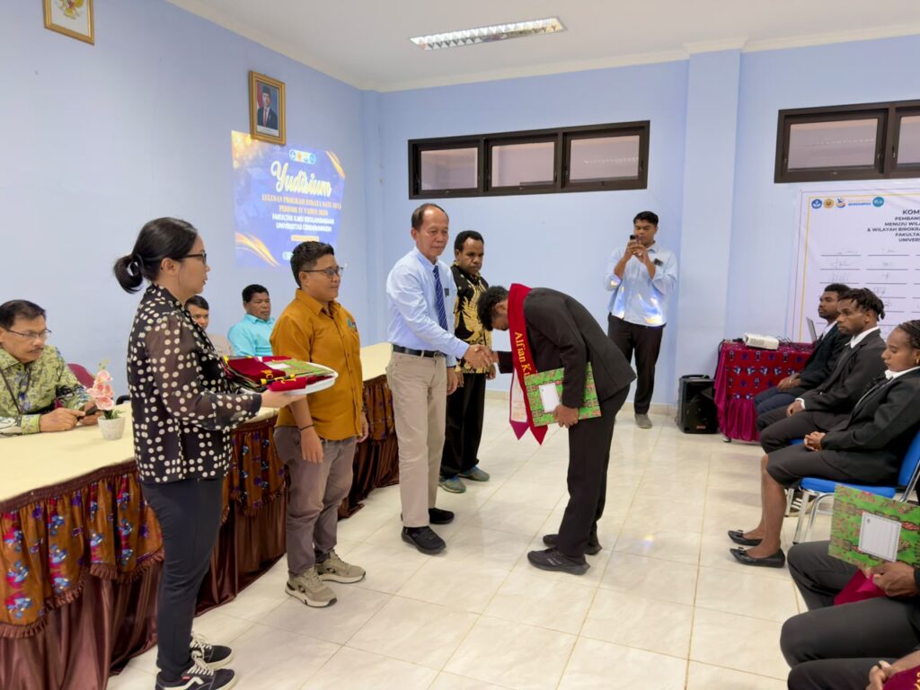 Semangat Sumpah Pemuda Warnai Yudisium FIK Uncen, 20 Lulusan Siap Bangun Prestasi Olahraga Papua