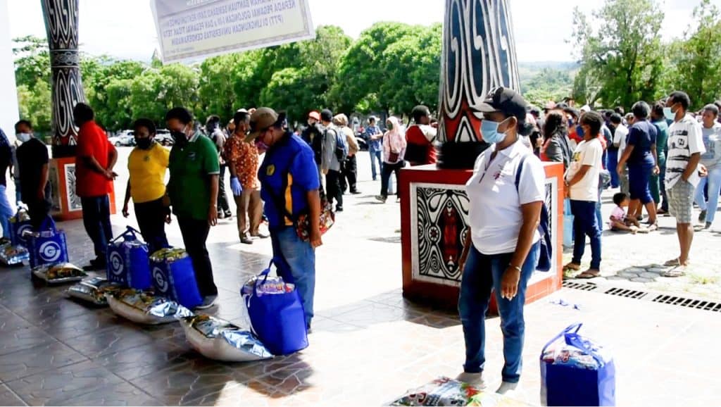 565 Pegawai Uncen Menerima Bantuan Dari Pimpinan Universitas