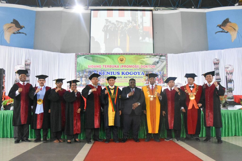 Ketua Umum KONI Papua Ujian Doktor, Menpora Salah Satu Penguji.